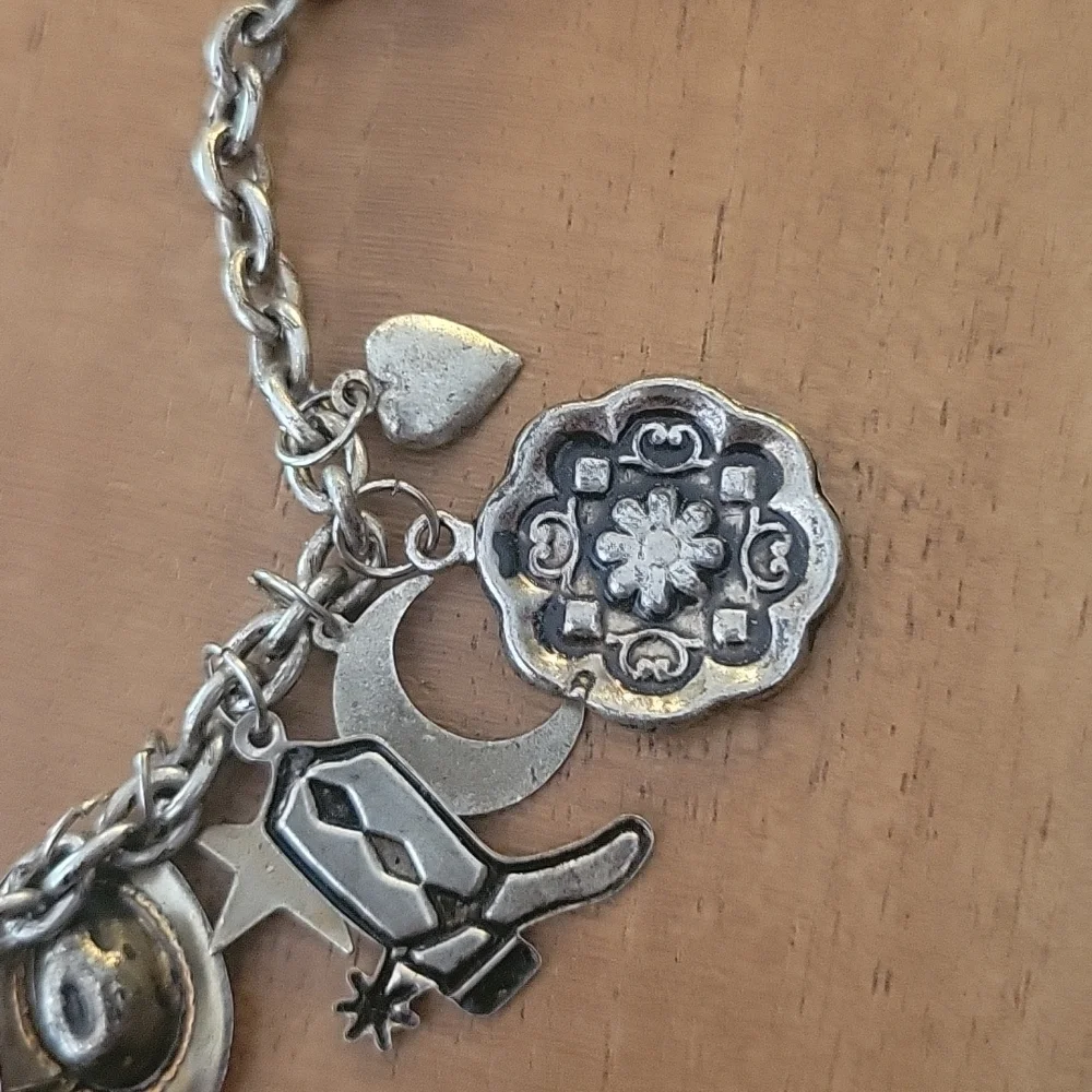 Western charm necklace - Picture 4 of 5